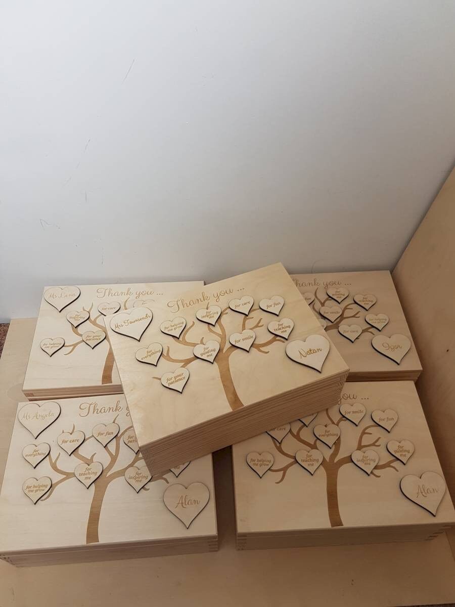 SZKATUŁKA DREWNIANA Z GRAWEREM PREZENT DLA NAUCZYCIELA