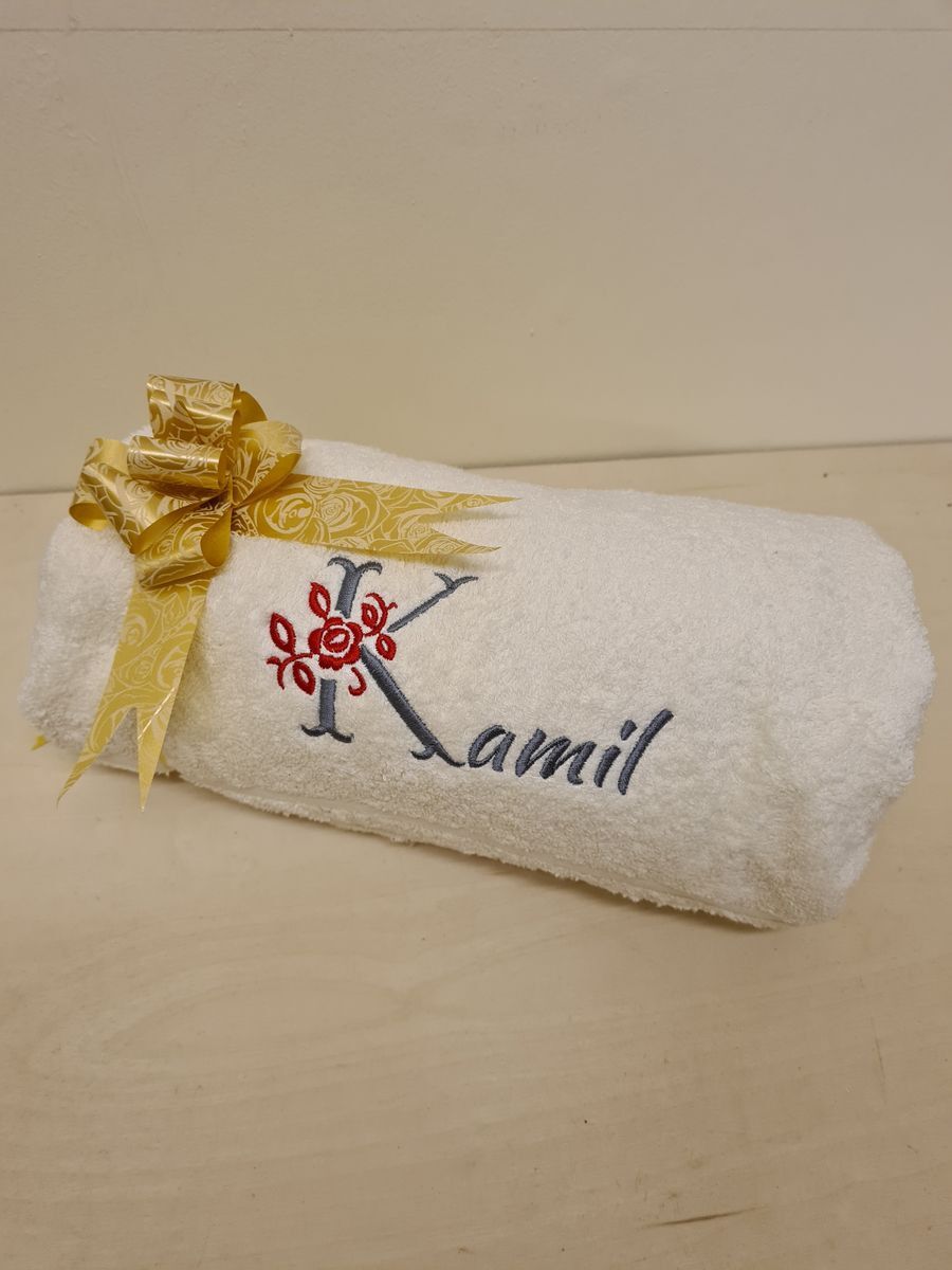 RĘCZNIK KĄPIELOWY Z HAFTEM IMIĘ I KWIAT