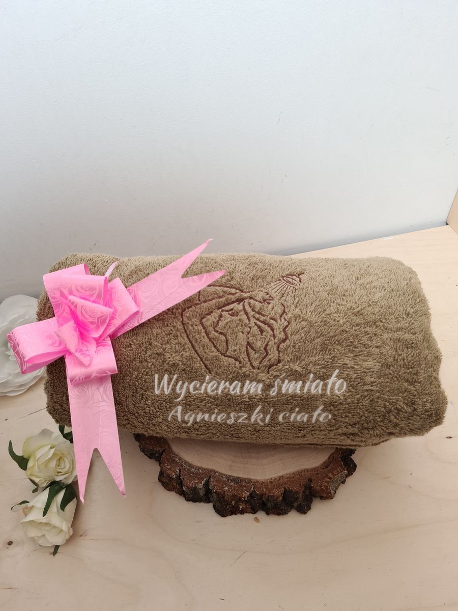 RĘCZNIK KĄPIELOWY Z HAFTEM WYCIERAM ŚMIAŁO CIAŁO