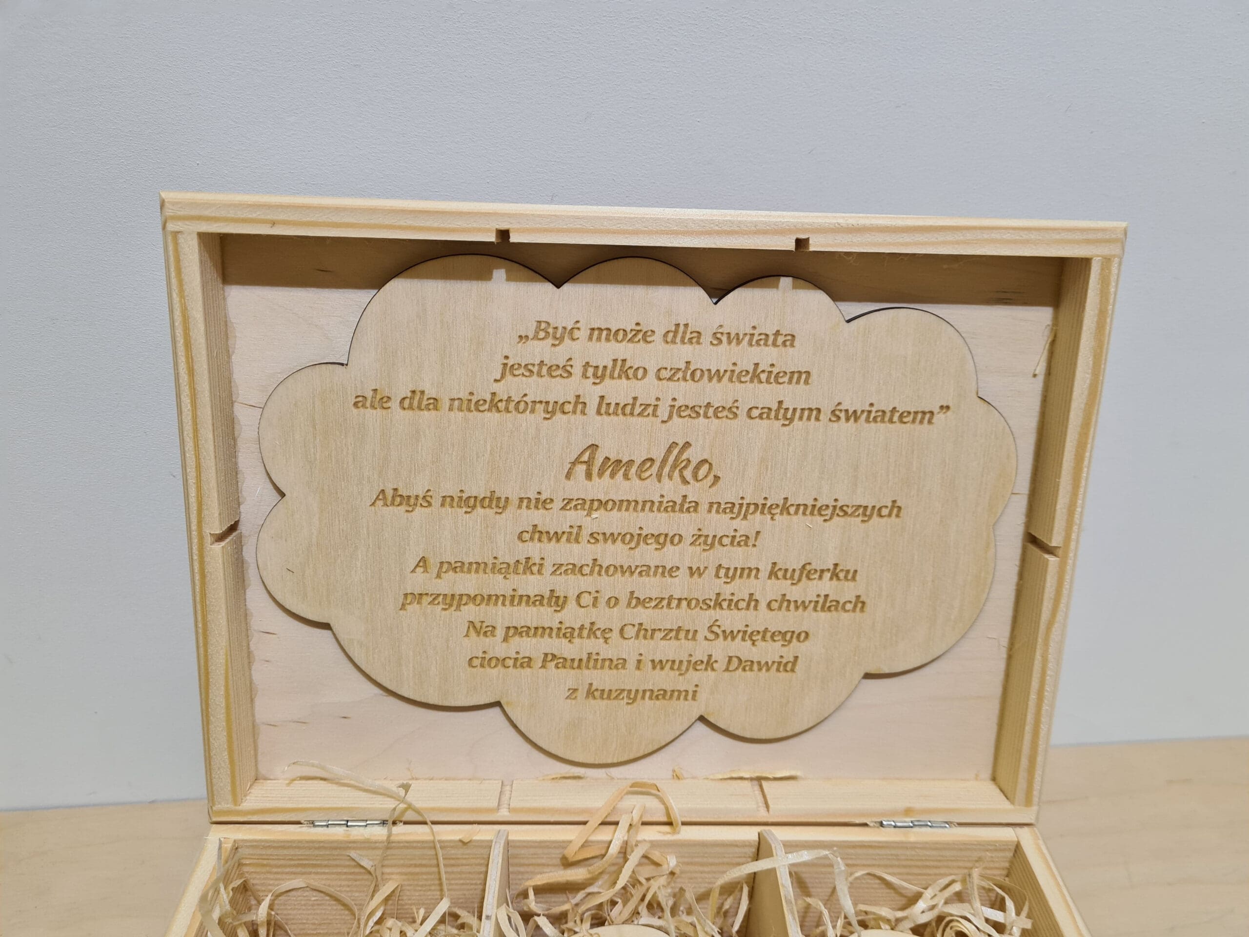 KUFEREK DLA DZIECKA DREWNIANA SKRZYNKA PAMIĄTKA CHRZTU ŚWIĘTEGO