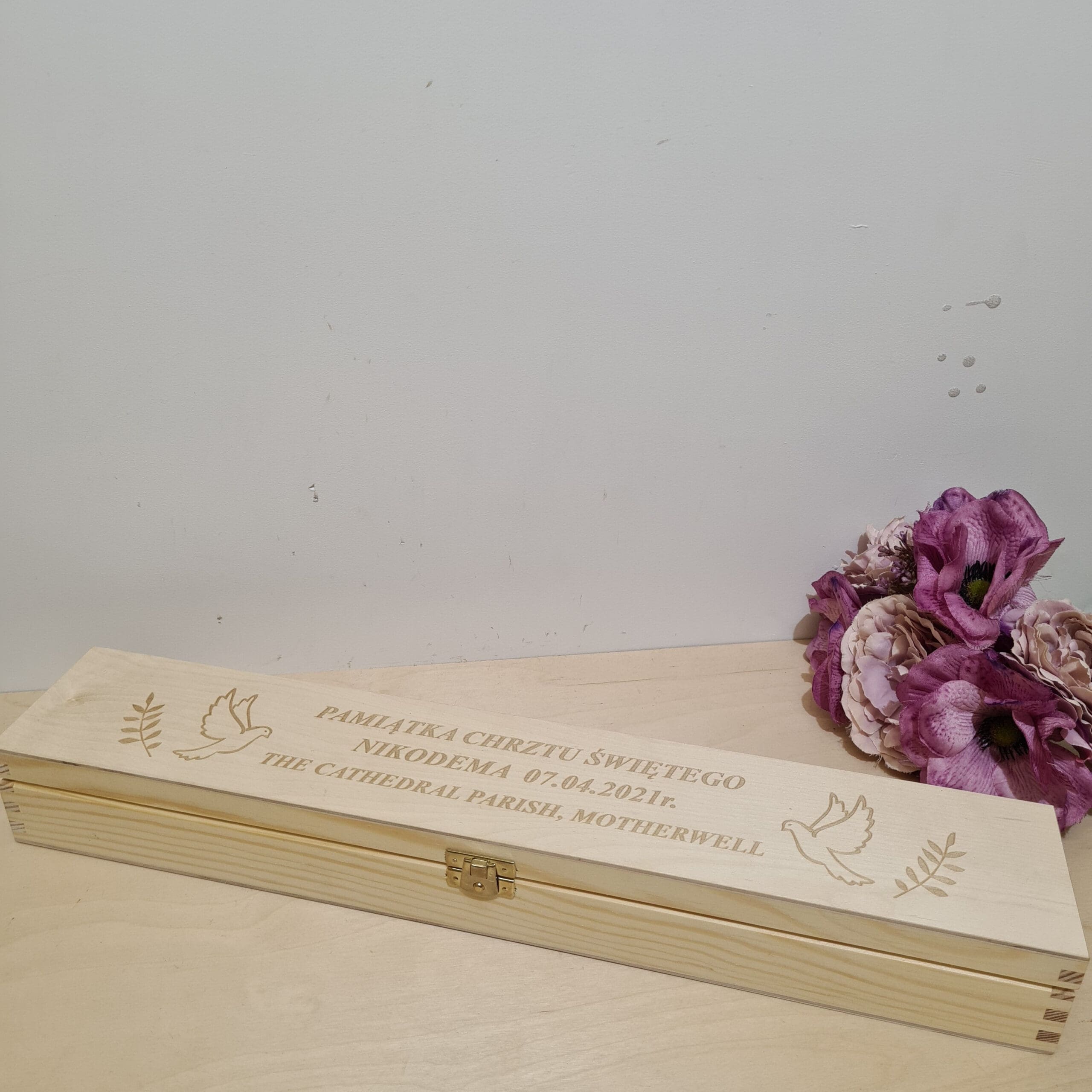 PUDEŁKO drewniane na świecę do Chrztu