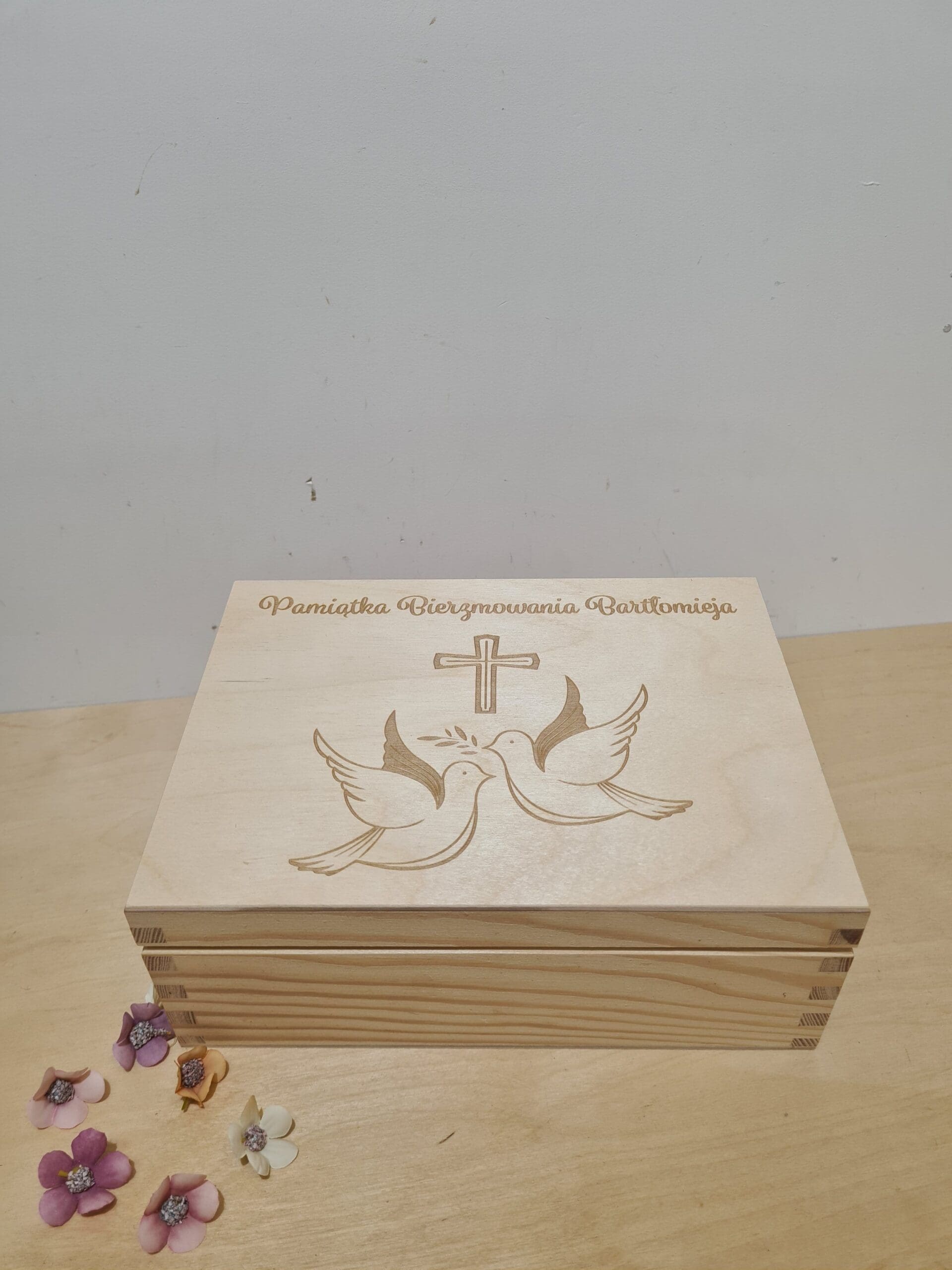 Drewniane pudełko Pamiątka Bierzmowania