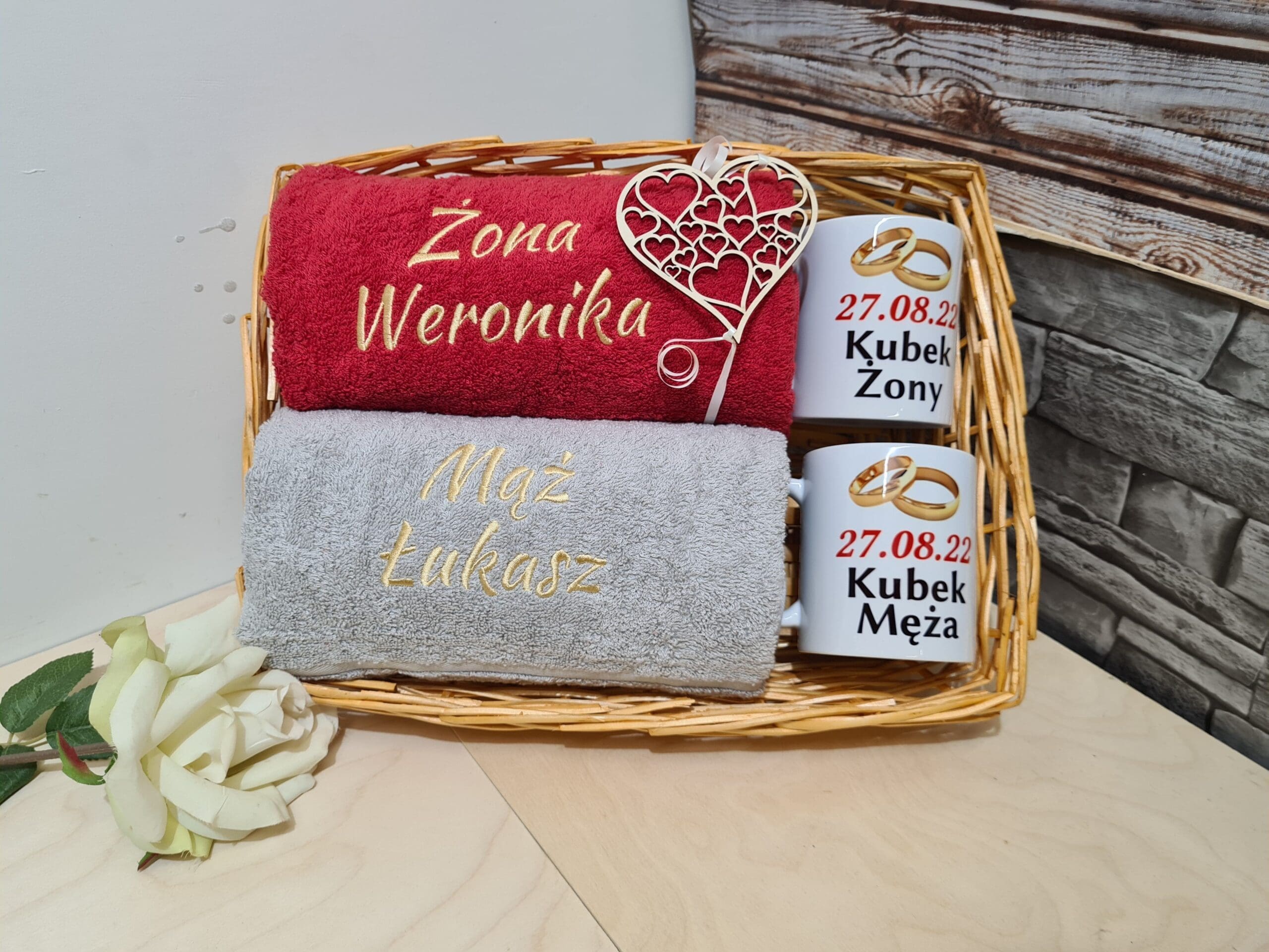 ZESTAW DWÓCH RĘCZNIKÓW KĄPIELOWYCH Z HAFTEM I DWÓCH KUBKÓW Z OKAZJI ŚLUB Żona i Mąż