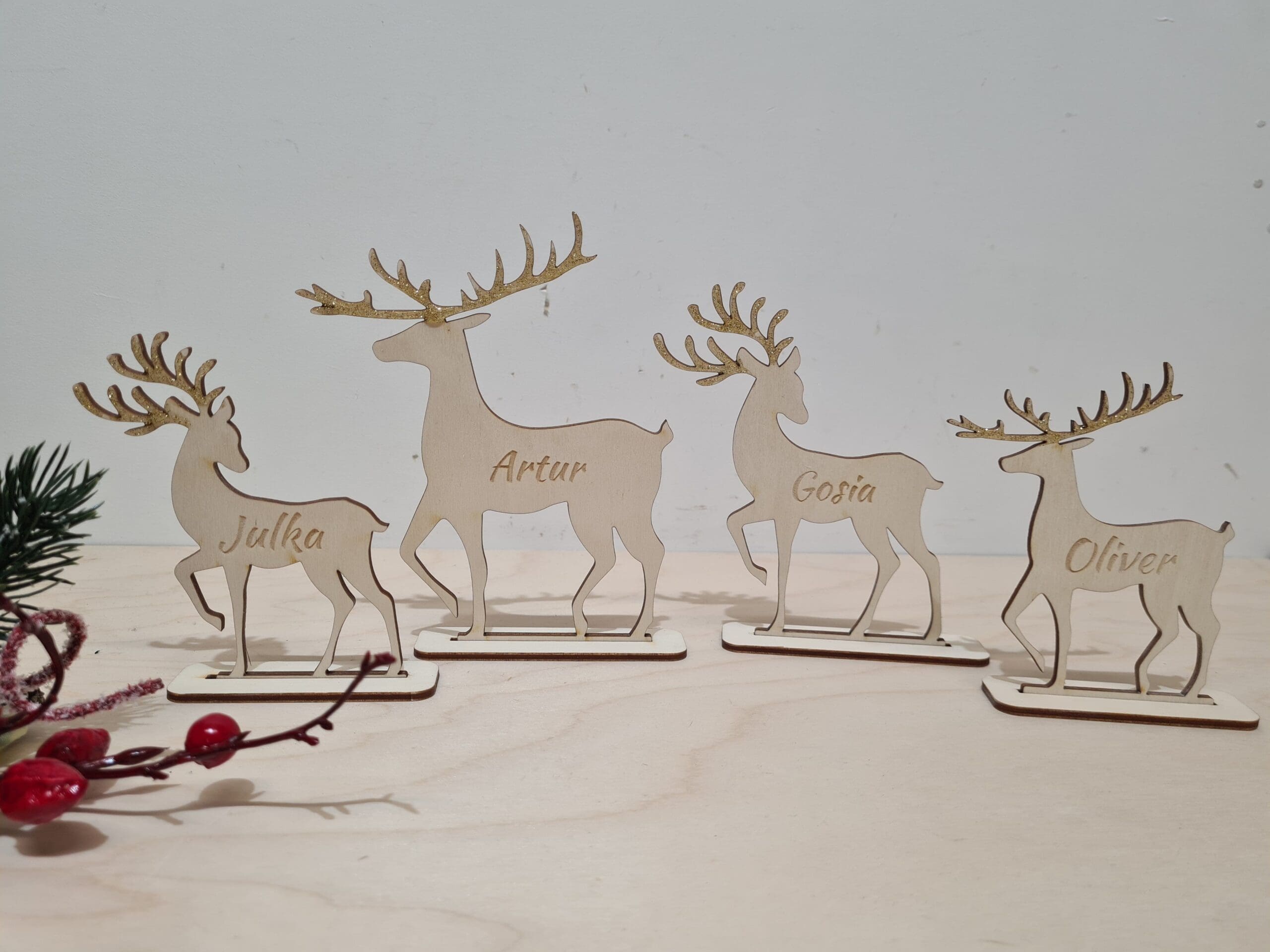 RODZINA RENIFERÓW - RENIFER Z IMIENIEM NA PODSTAWCE