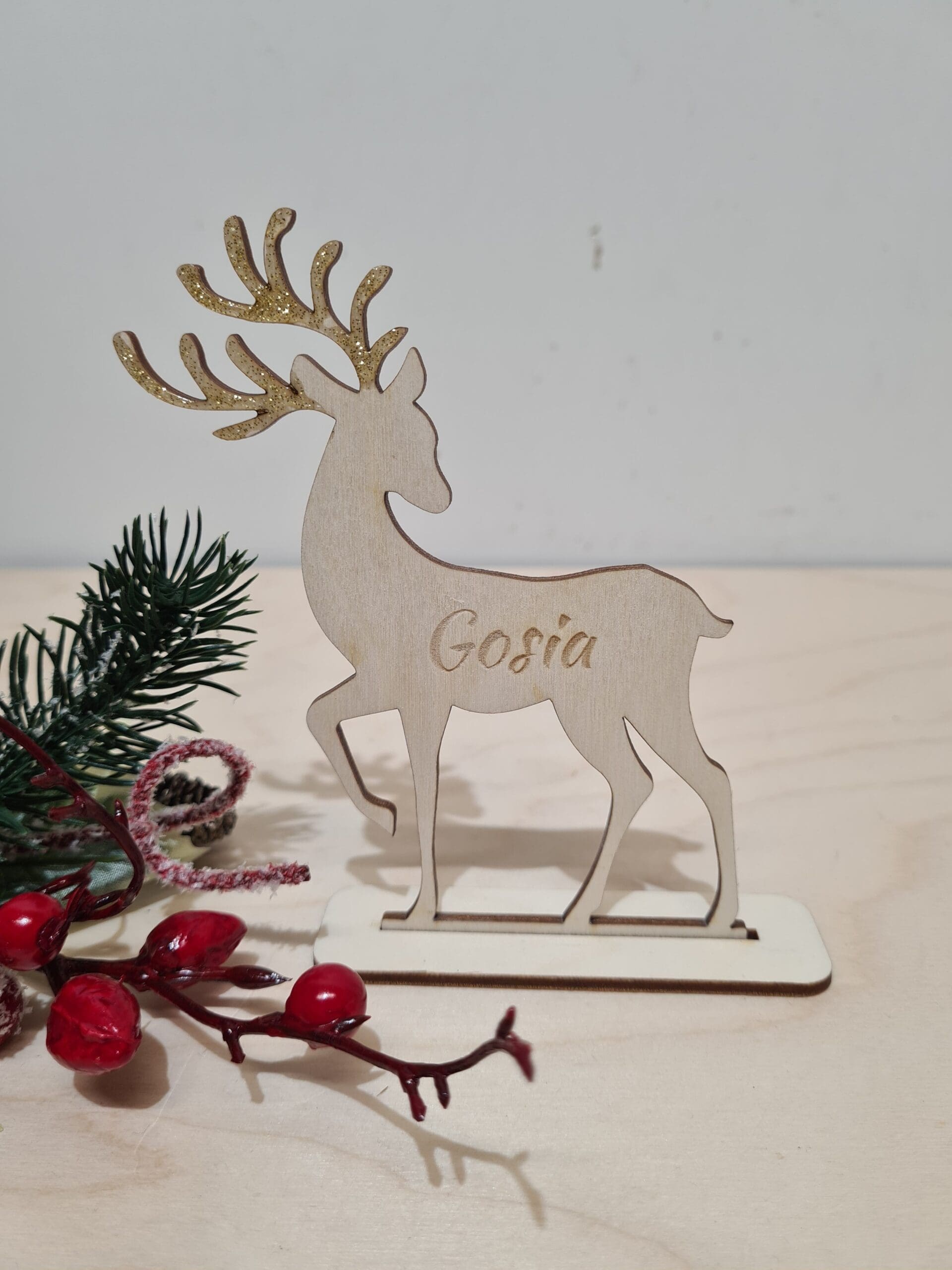 RODZINA RENIFERÓW - RENIFER Z IMIENIEM NA PODSTAWCE