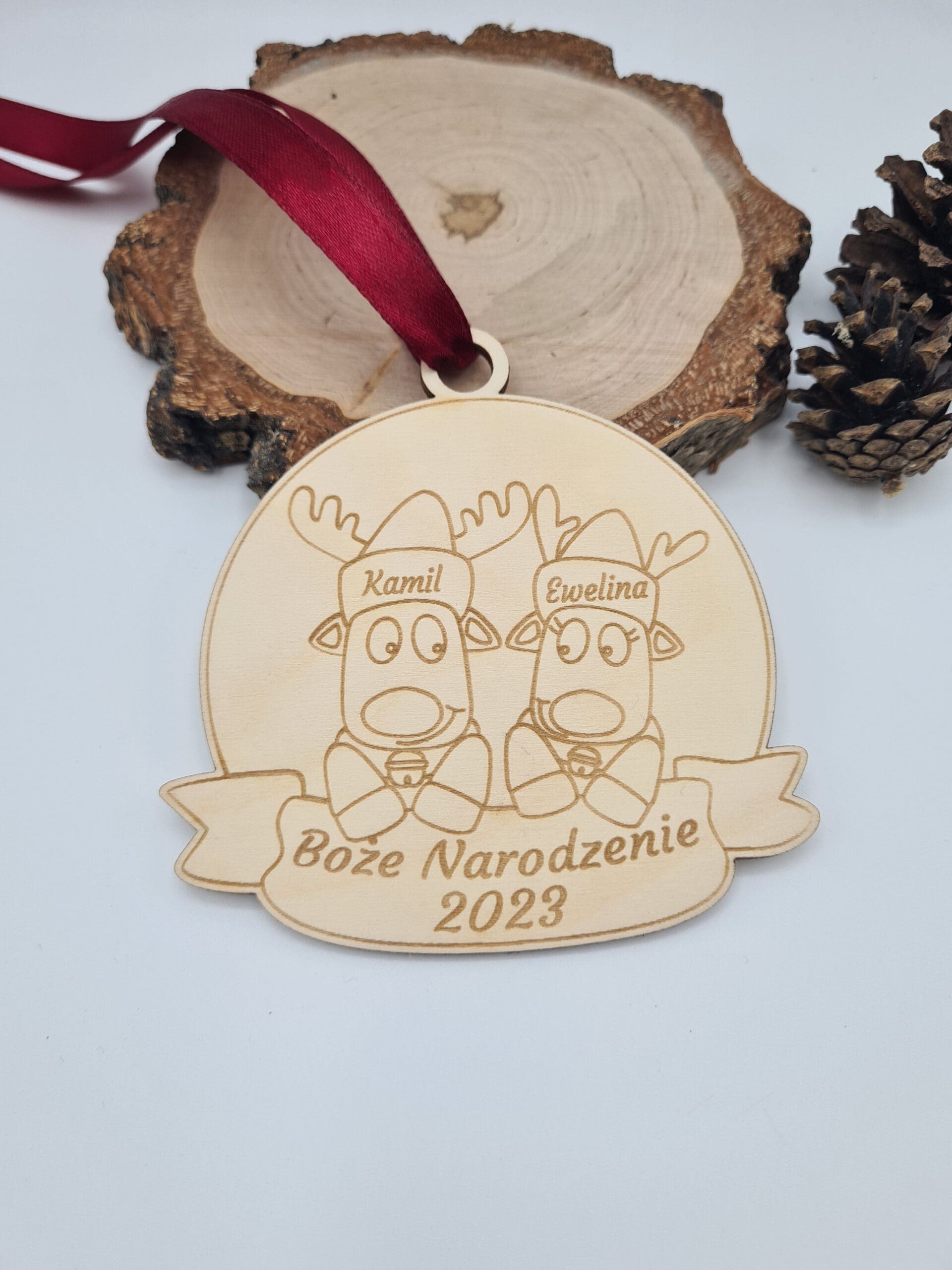 Drewniana bombka, zawieszka choinkowa z z IMIONAMI całej rodziny - RENIFERY