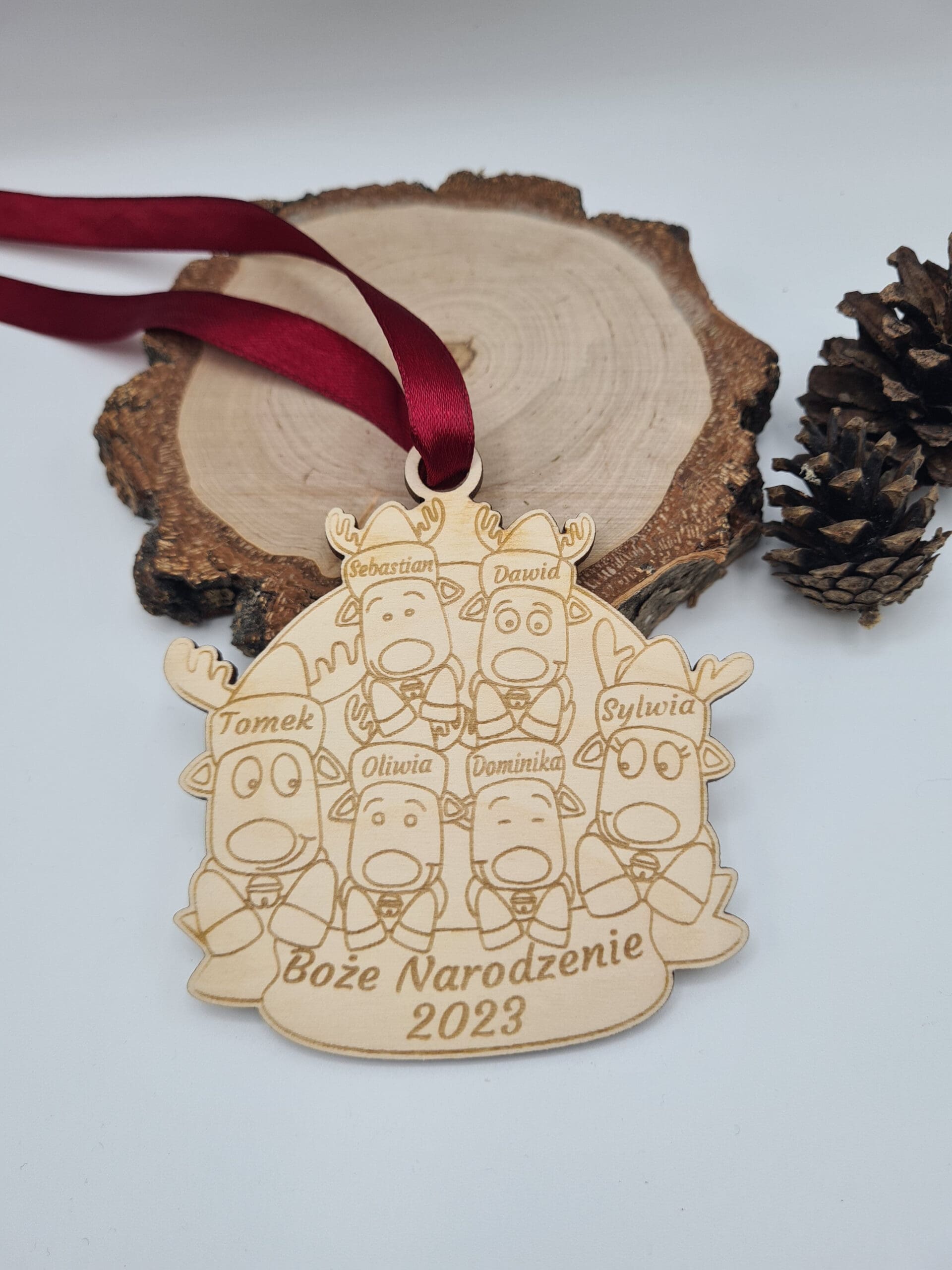 Drewniana bombka, zawieszka choinkowa z z IMIONAMI całej rodziny - RENIFERY