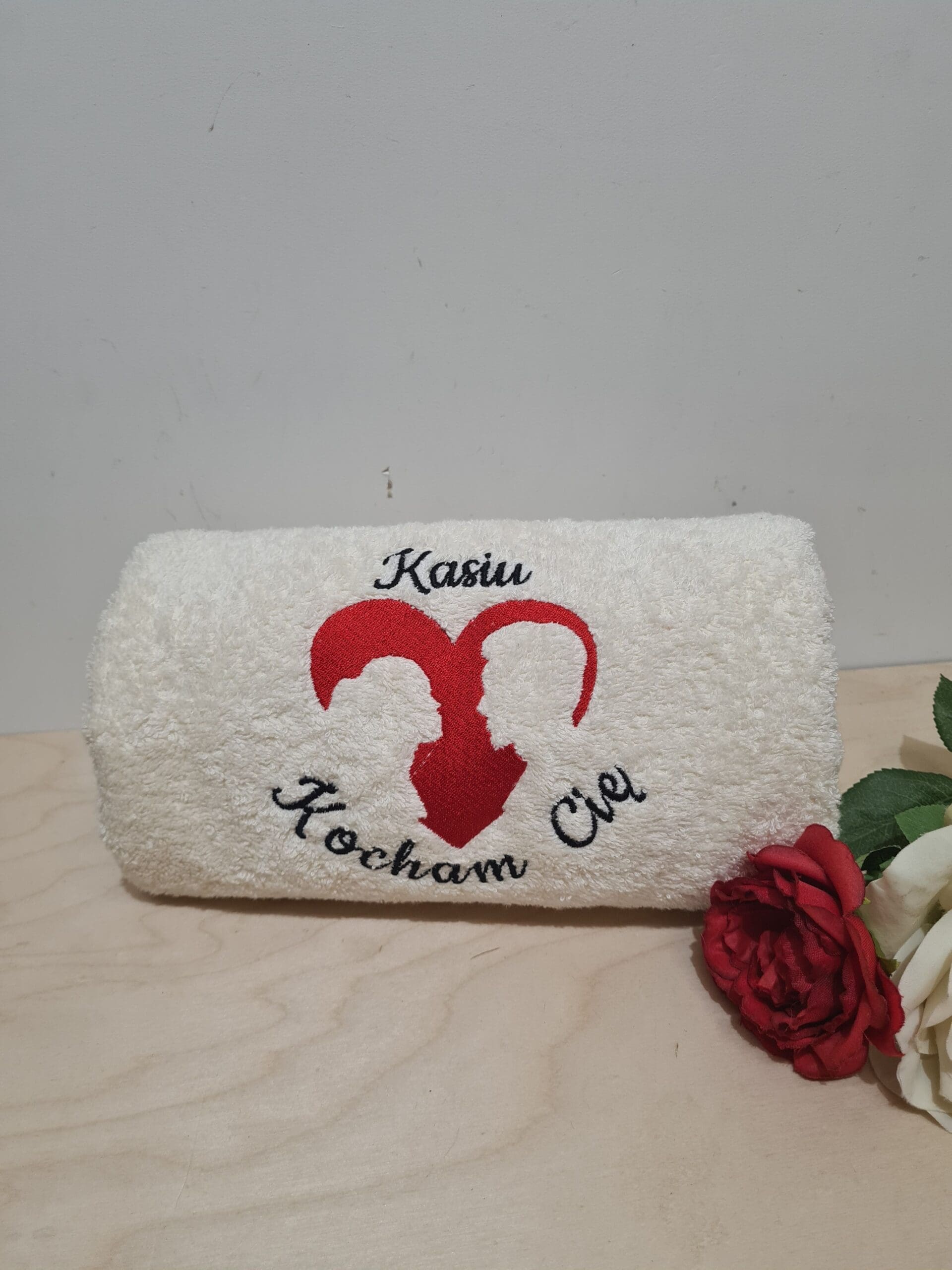 Ręcznik z haftem "Kocham Cię"