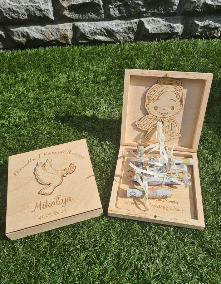 DREWNIANE PUDEŁKO NA PIENIĄDZE, DREWNIANA KOPERTA PAMIĄTKA PIERWSZEJ KOMUNII ŚWIĘTEJ "GOŁĄBEK"