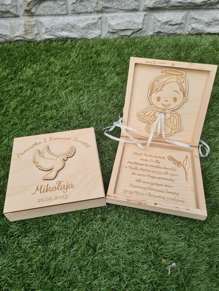 DREWNIANE PUDEŁKO NA PIENIĄDZE, DREWNIANA KOPERTA PAMIĄTKA PIERWSZEJ KOMUNII ŚWIĘTEJ "GOŁĄBEK"