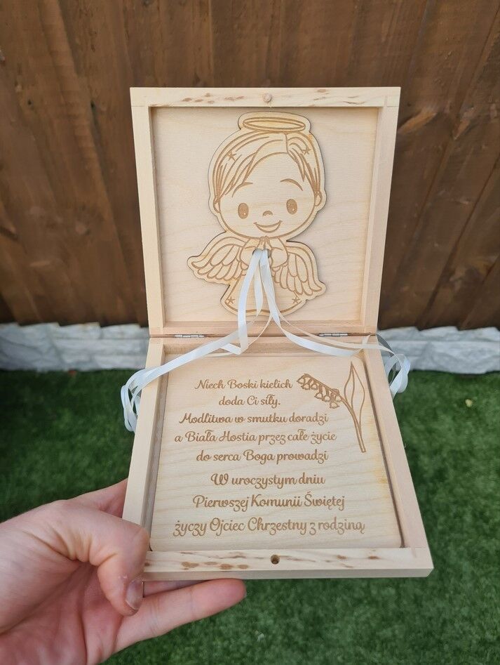 DREWNIANE PUDEŁKO NA PIENIĄDZE, DREWNIANA KOPERTA PAMIĄTKA PIERWSZEJ KOMUNII ŚWIĘTEJ "GOŁĄBEK"