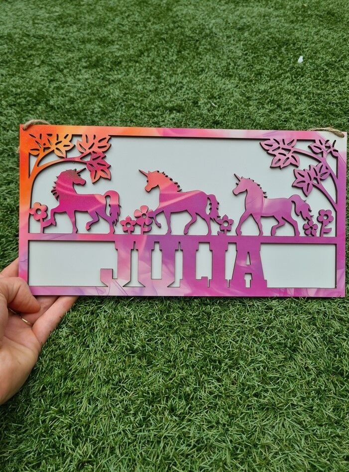 Drewniana tabliczka z imieniem dla dziecka "Jednorożec"