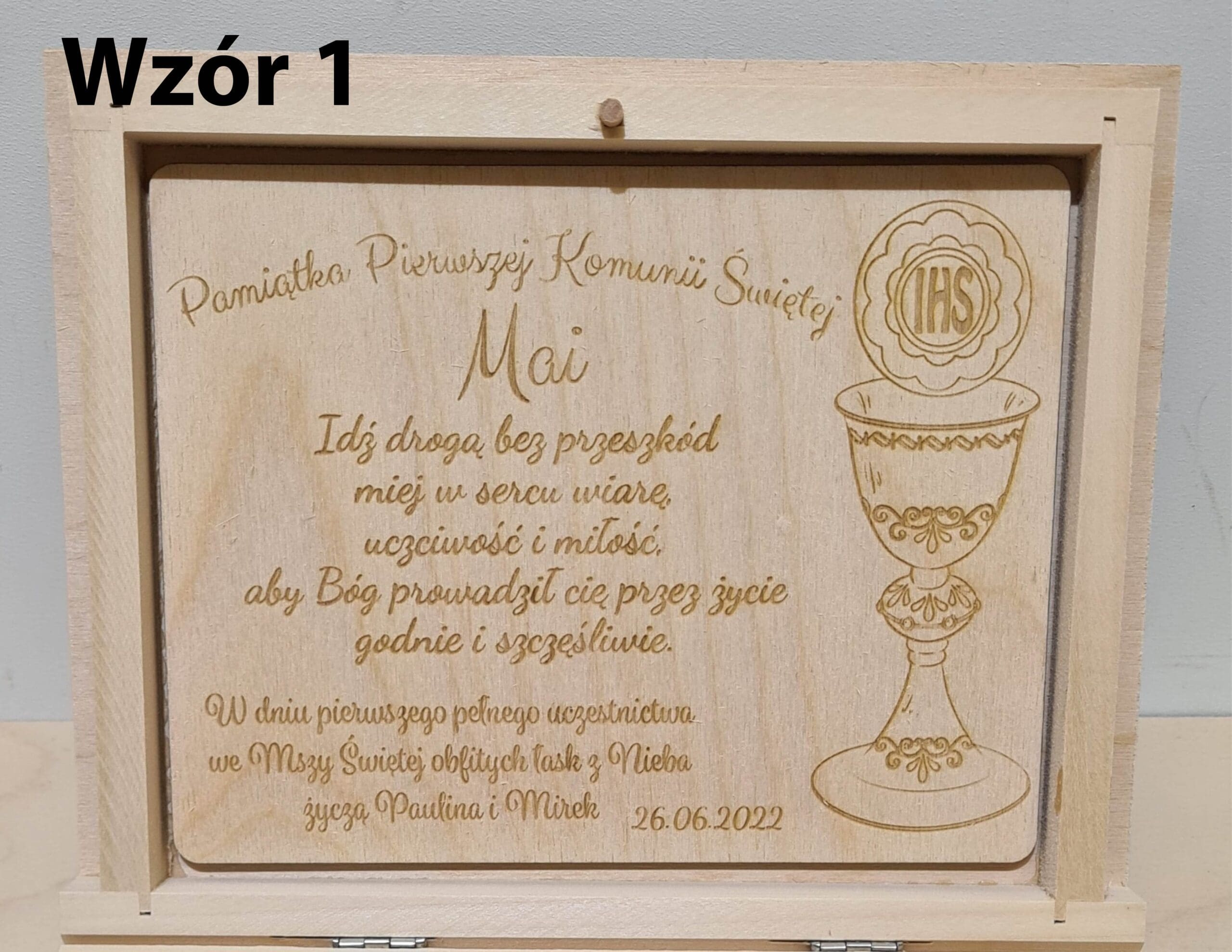 Prewniane pudełko pamiątka Pierwszej Komunii