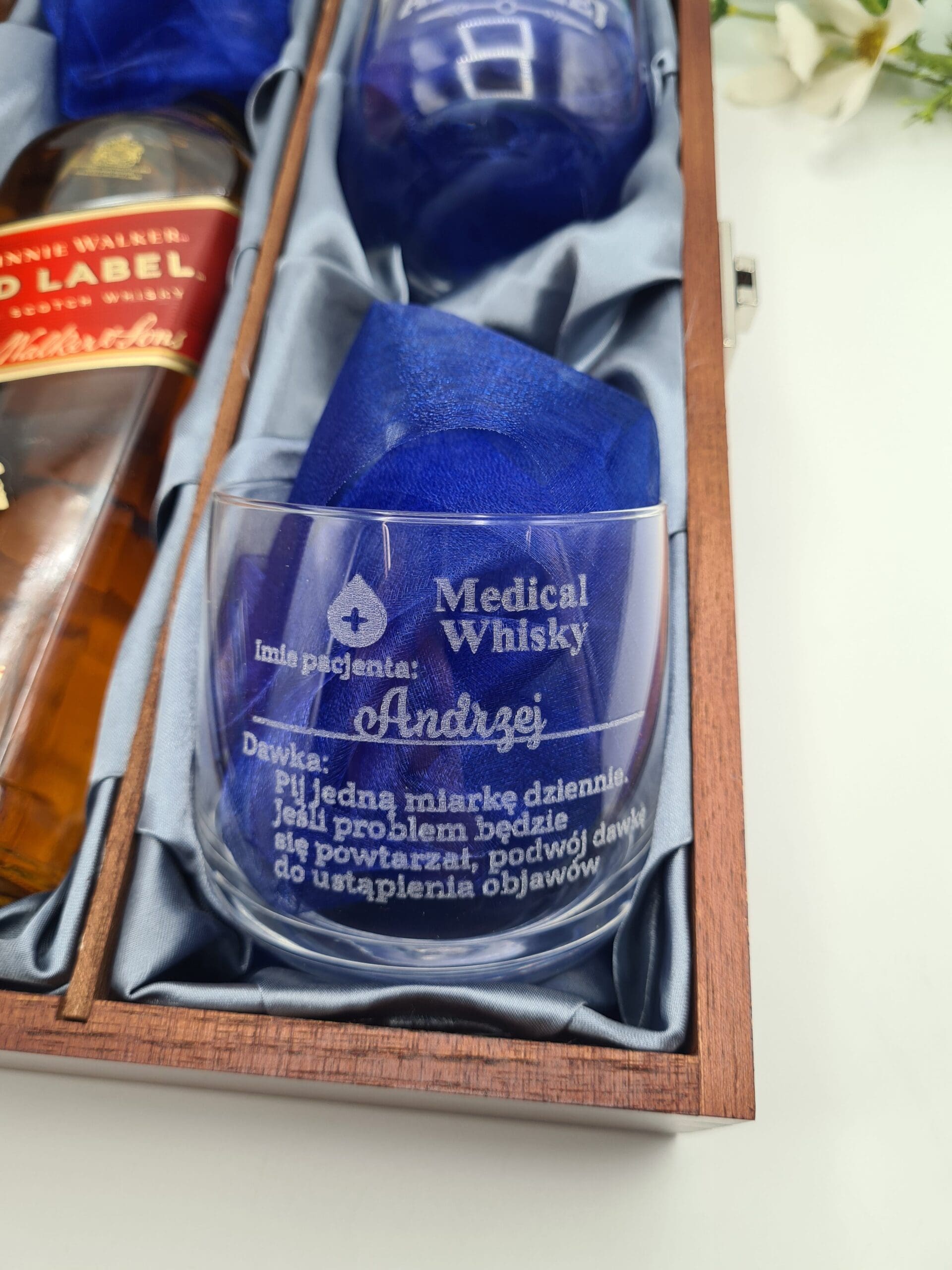 Zestaw Personalizowana Podwójna skrzynka na alkohol oraz dwie szklanki z grawerem "Urodzinowa Apteczka" - obrazek 5