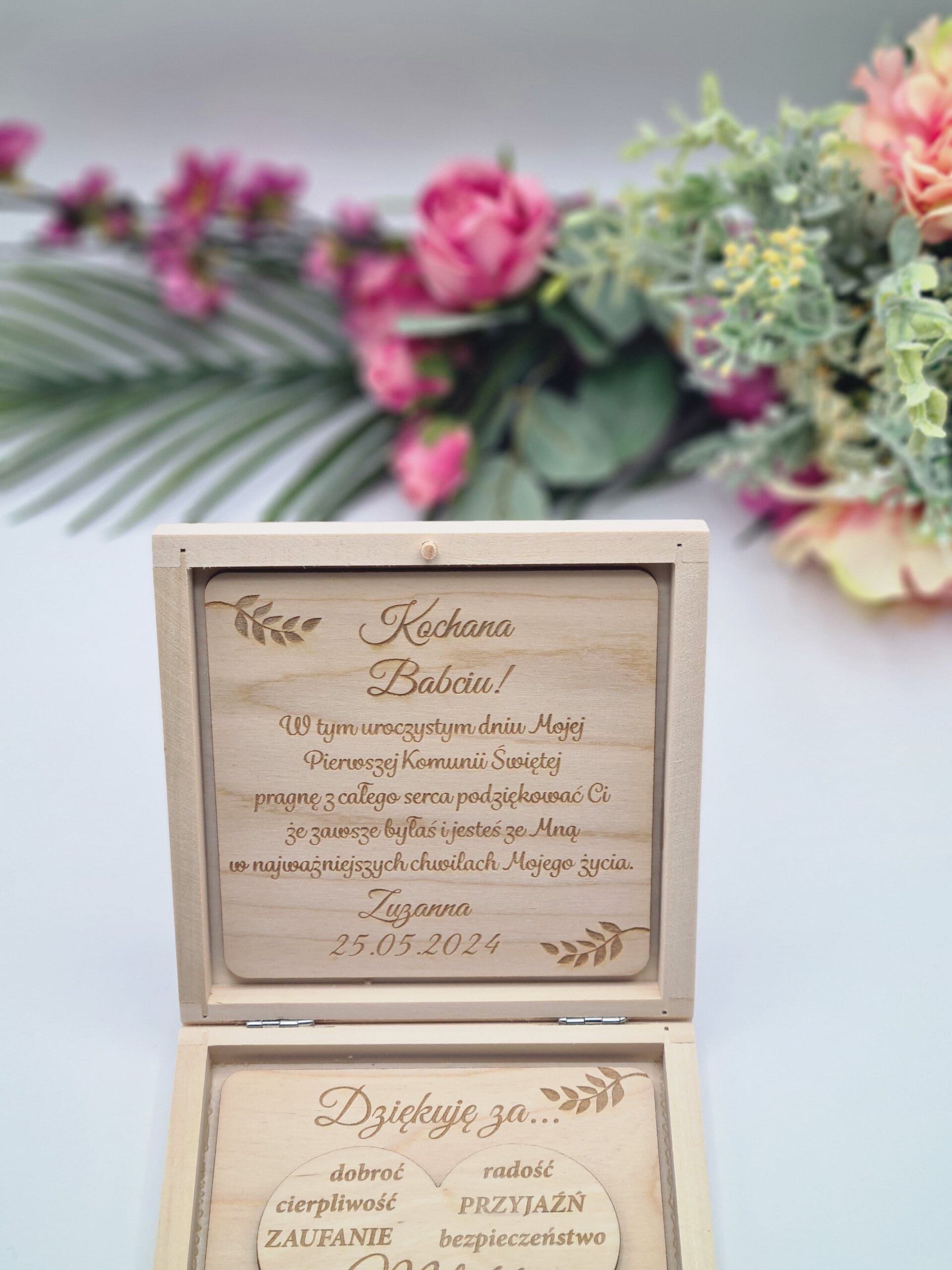 Pudełko z podziękowaniem dla babci, dziadka, dziadków na komunie