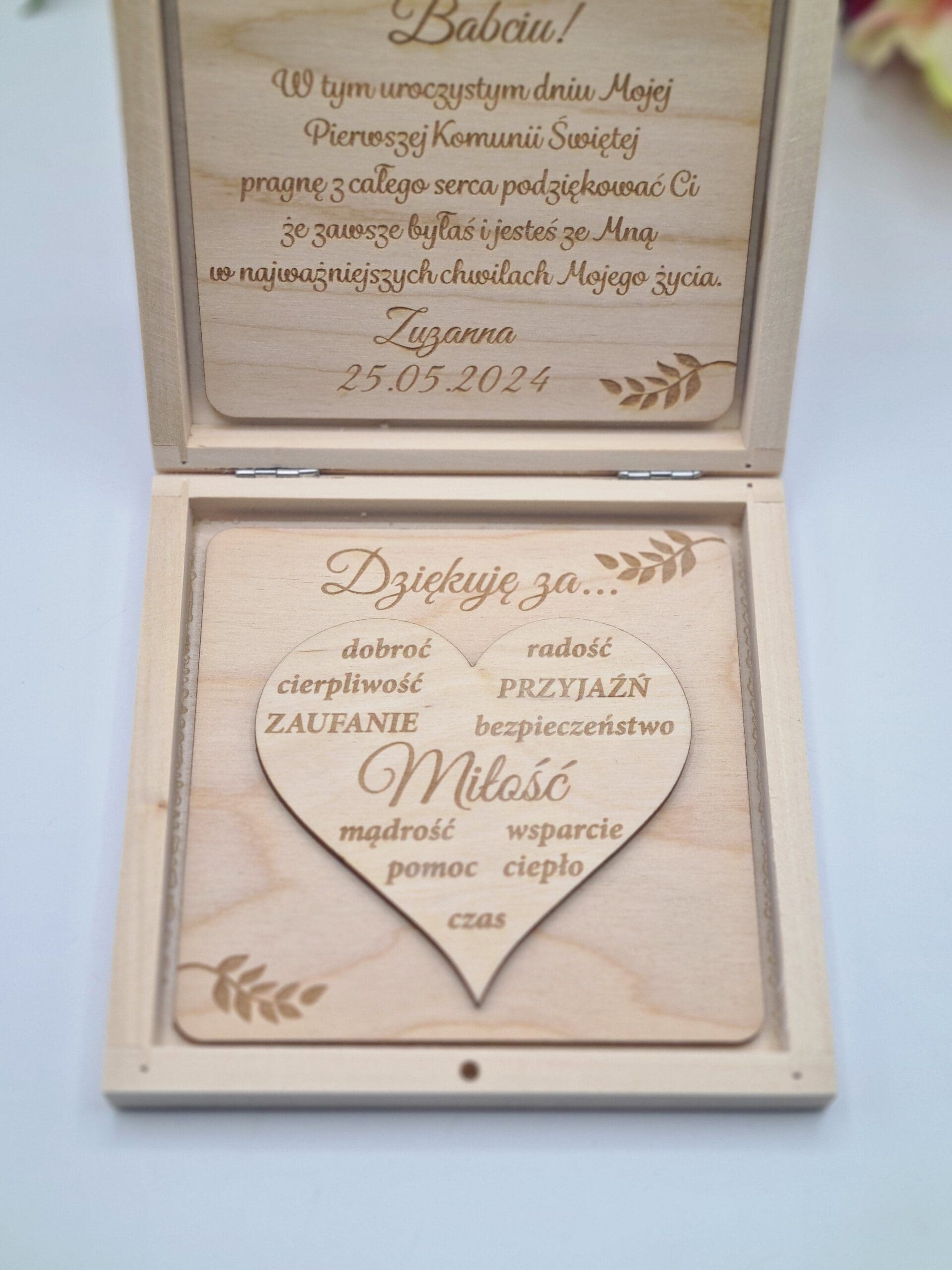 Pudełko z podziękowaniem dla babci, dziadka, dziadków na komunie