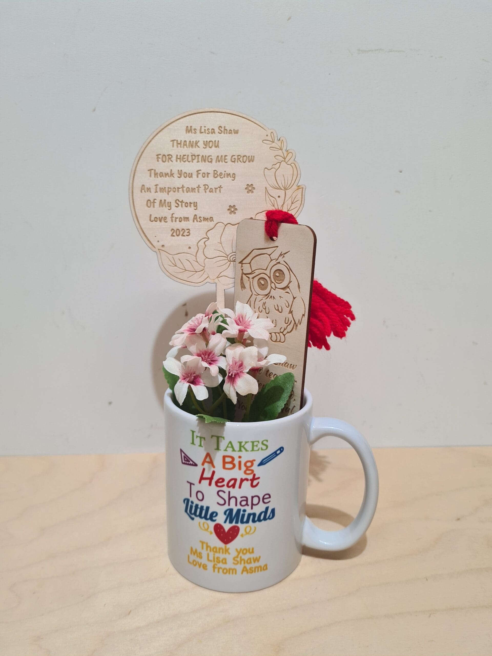 zestaw dla nauczyciela kubek zakladka i kwiatek