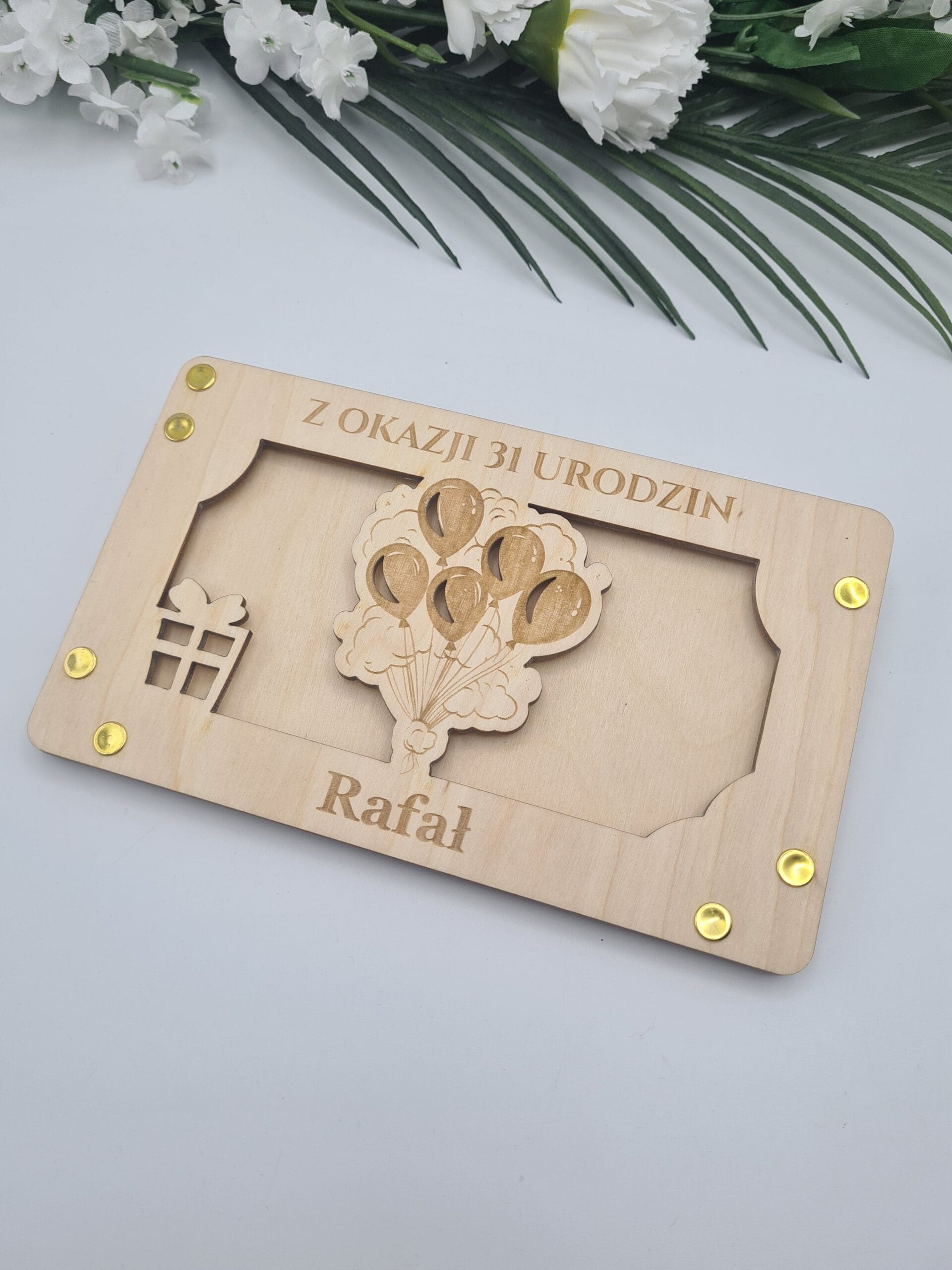Drewniana koperta prezent na urodziny