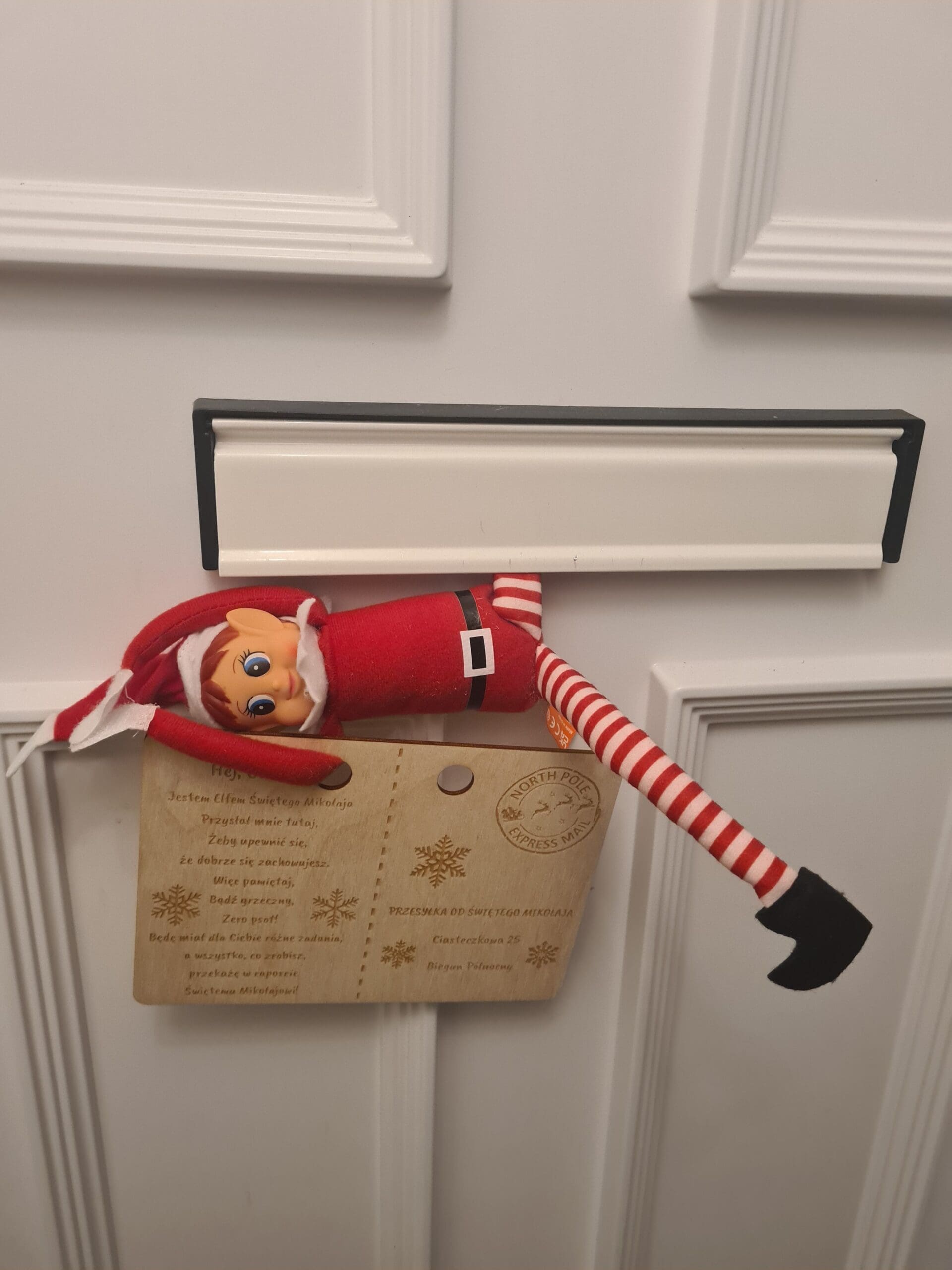 Elf z listem od Mikołaja