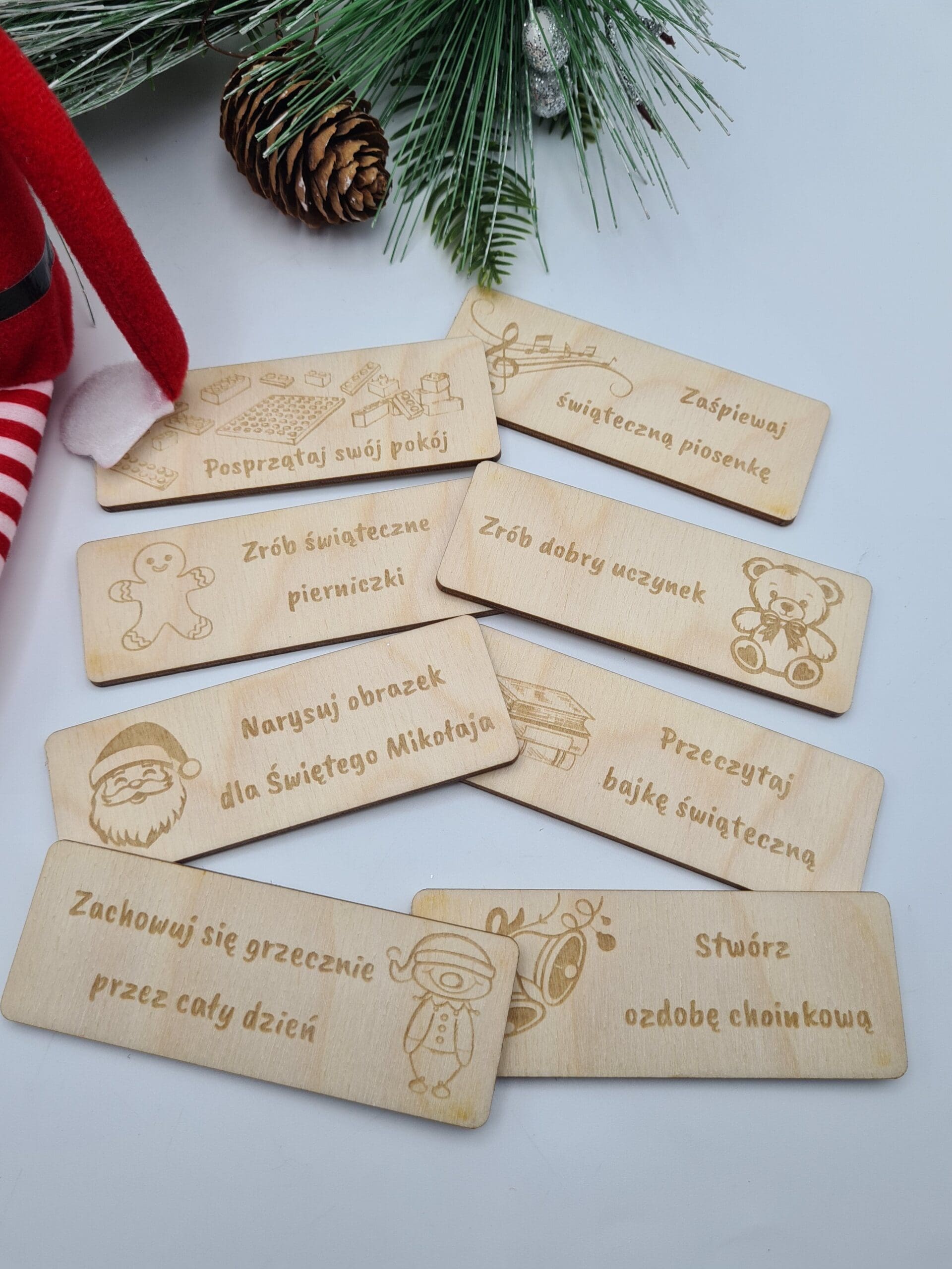 Elf z listem od Mikołaja