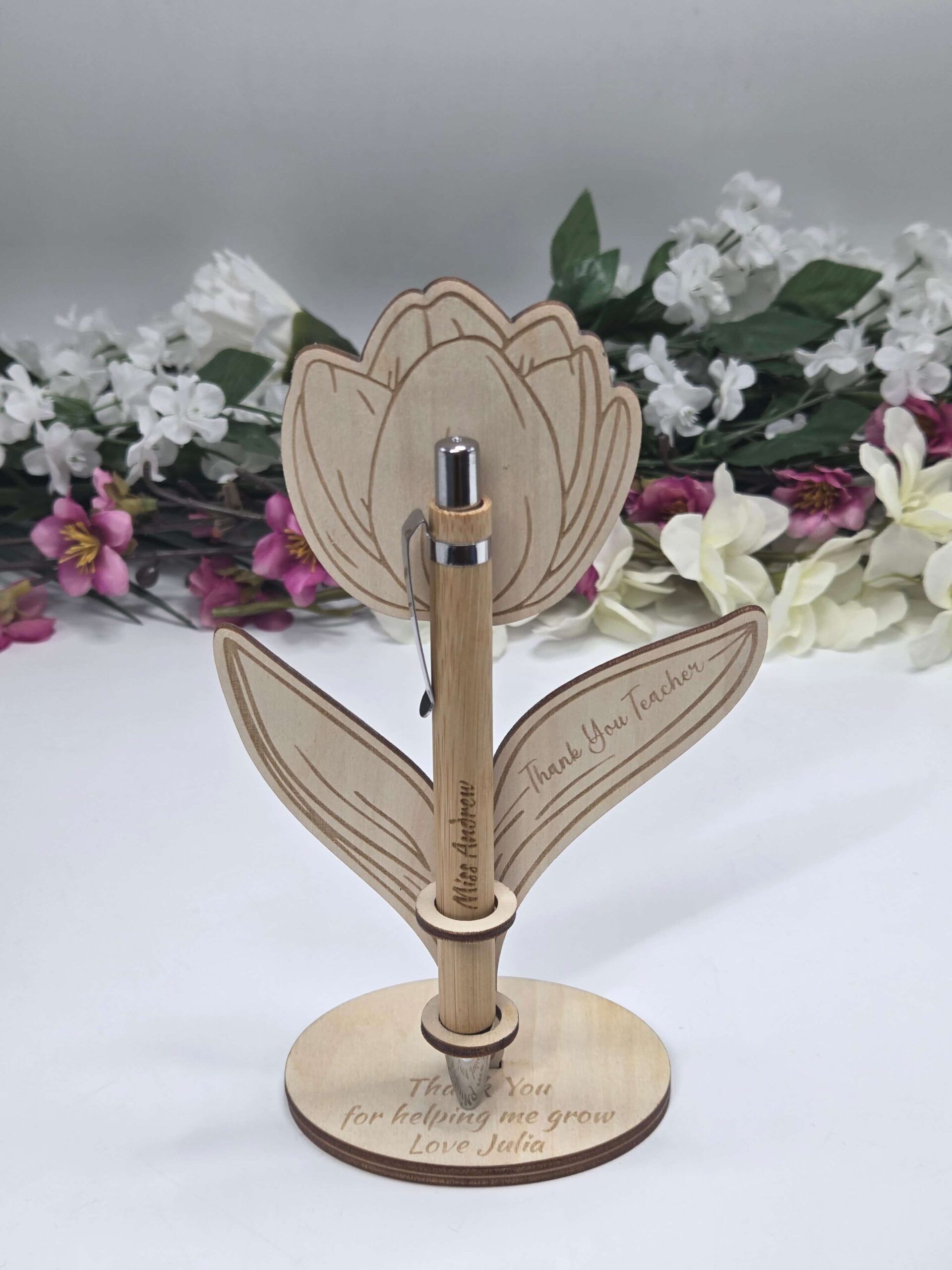Drewniany stojak kwiatek z personalizacją + długopis dla nauczyciela