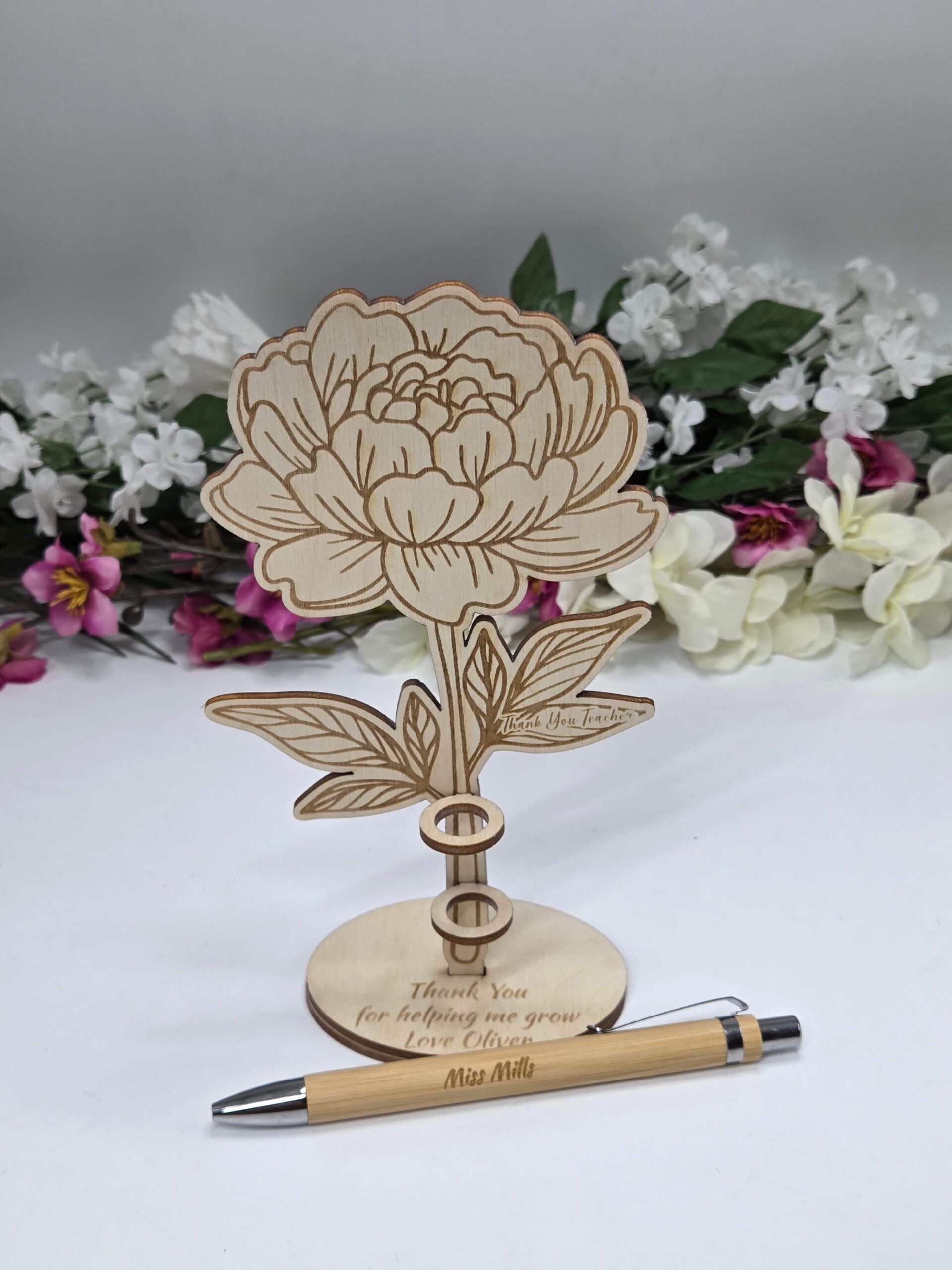 Drewniany stojak kwiatek z personalizacją + długopis dla nauczyciela